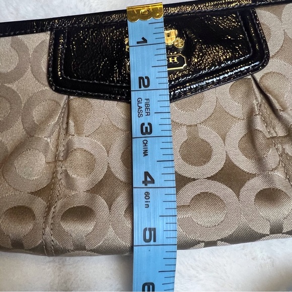 Coach Madison Horse & Carriage Pleated Op Art Wristlet Clutch — Classic Jacquard - Picture 12 of 14